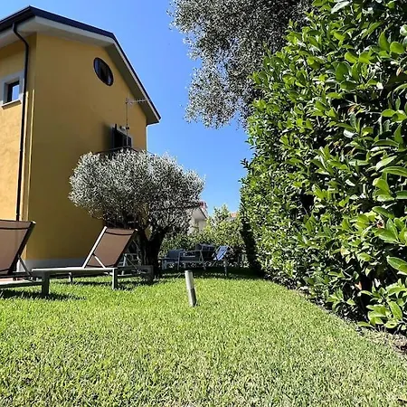 Villa A Pochi Passi Dal Mare E Dal Centro Marina Di *