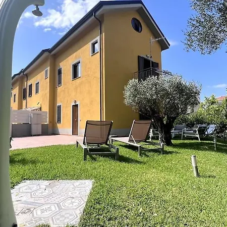 A Pochi Passi Dal Mare E Dal Centro Marina Di